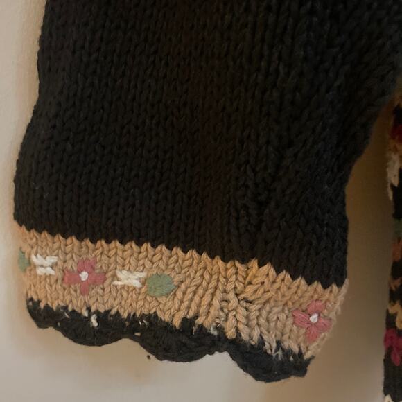 Vintage Heirloom Collectibles Knit Sweater Floral Design Black Pink Green Medium - Picture 3 of 7